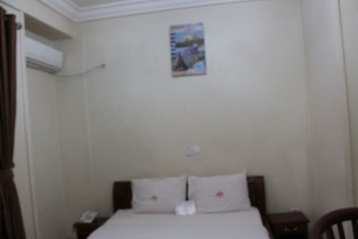 Room 7 of 33