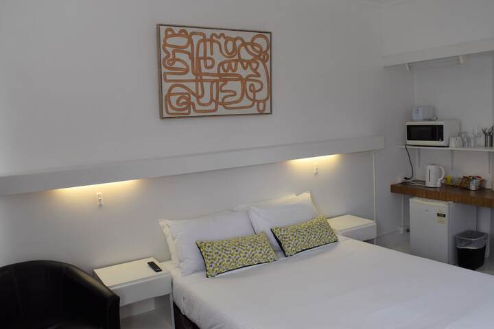 Room 18 of 118