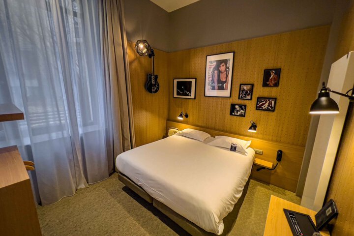 Room 38 of 76