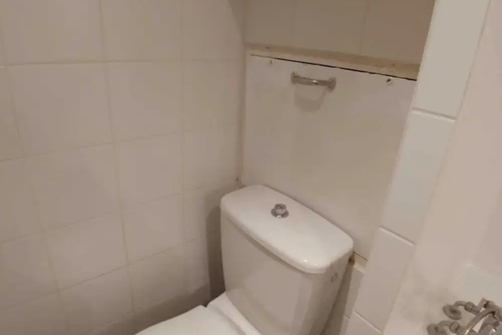Room 8 of 13