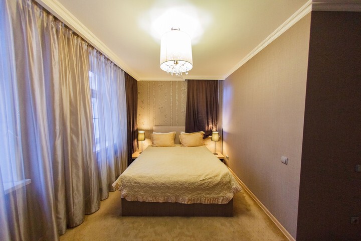 Room 9 of 18