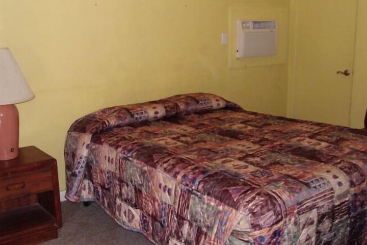 Room 13 of 38