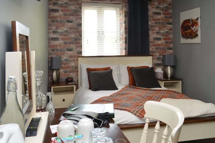 Room 4 of 63