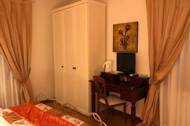 Room 10 of 45