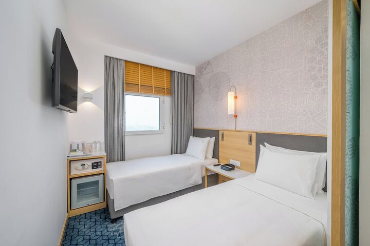 Room 12 of 41