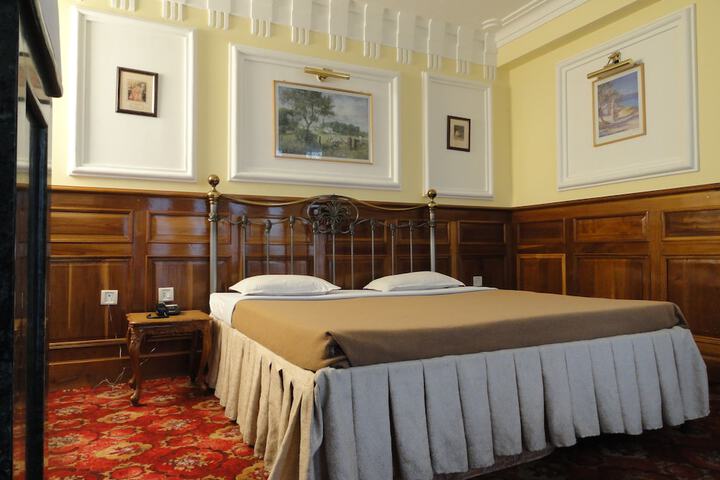 Room 3 of 32