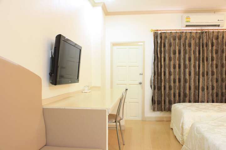 Room 6 of 19