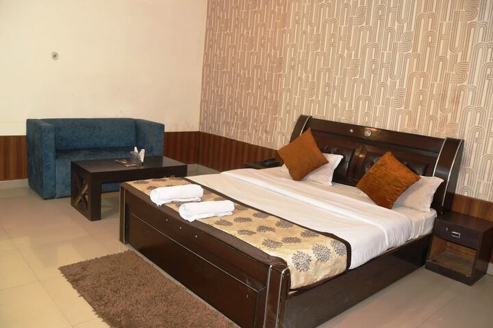 Room 6 of 22
