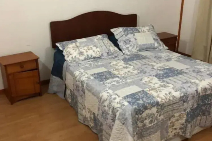 Room 10 of 18