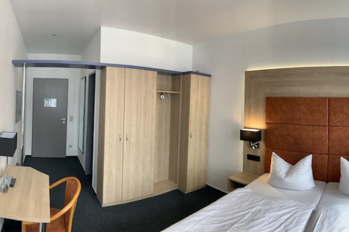 Room 13 of 42
