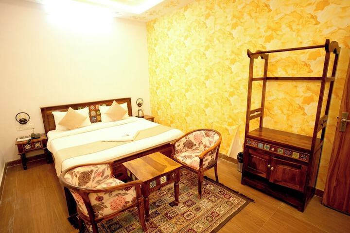 Room 7 of 18