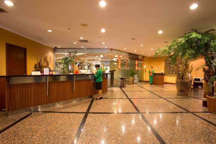Entrance & Lobby