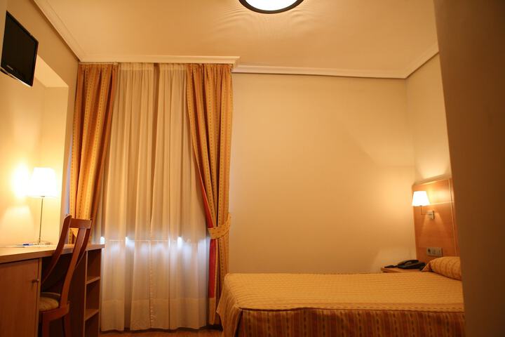 Room 6 of 37