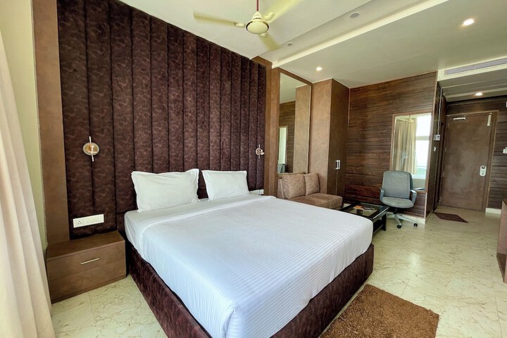 Room 22 of 100