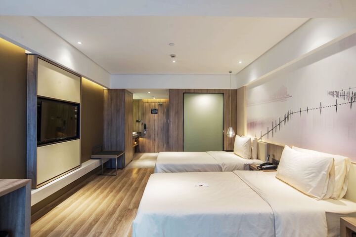 Room 7 of 68