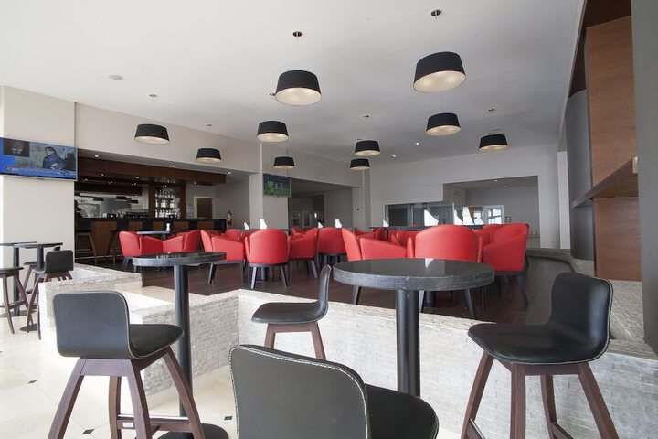 Lounge 88 of 124