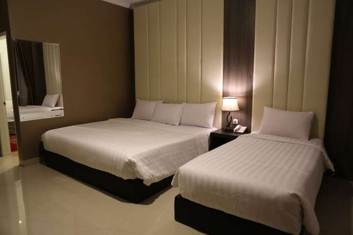 Room 4 of 61