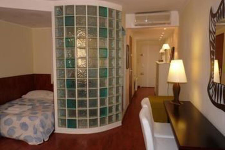 Room 10 of 27