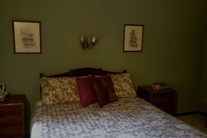 Room 11 of 36