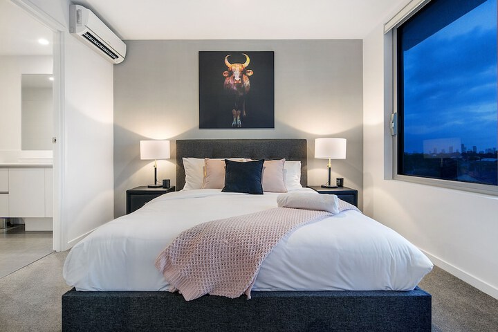 Room 4 of 108