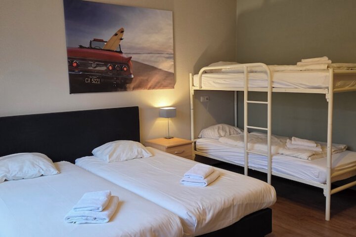 Room 25 of 76