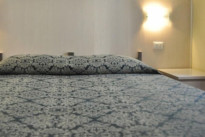 Room 18 of 28