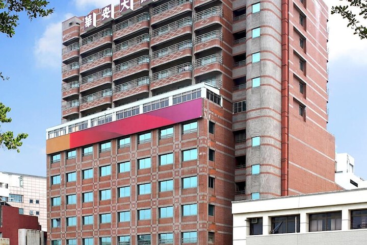 Metro Hotel - Howard Group