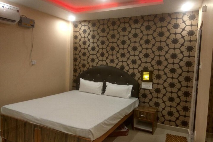 Room 9 of 19
