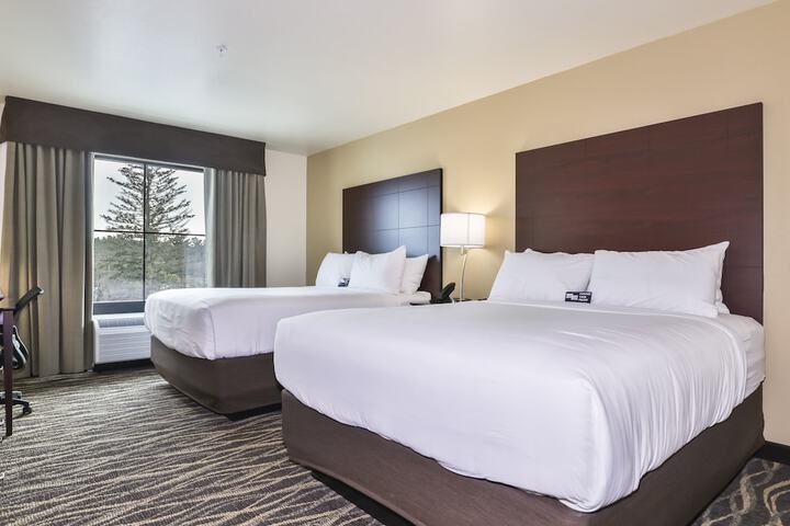 2 Queen Guest Room (12 of 12)