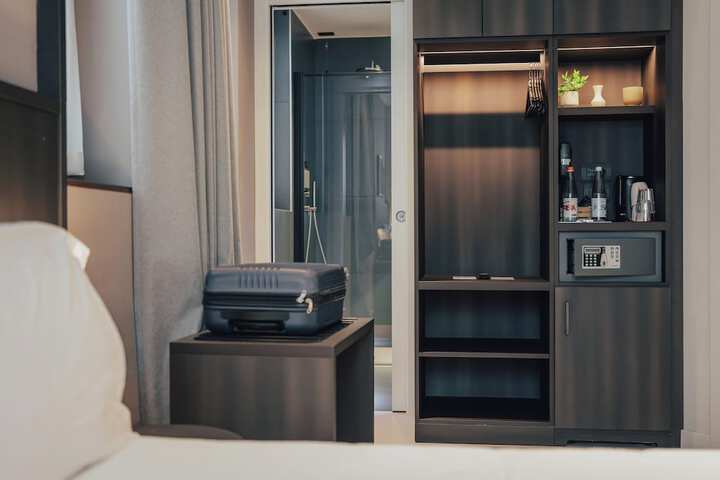 Room 65 of 106