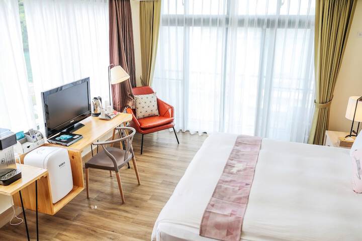 Room 15 of 180