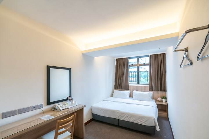 Room 5 of 28