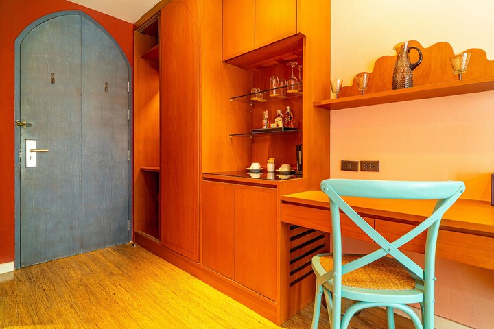 Room 17 of 33
