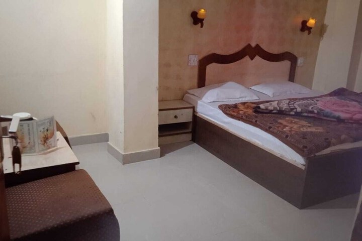 Room 4 of 13