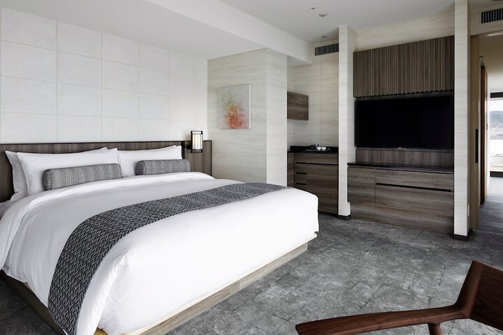 Room 12 of 156