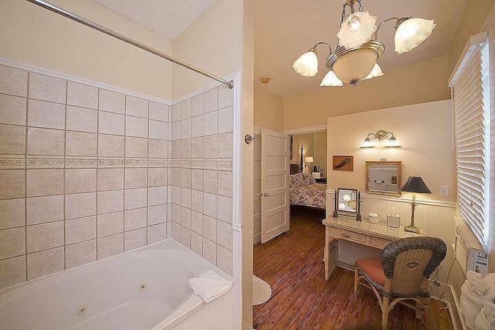 Room 35 of 171