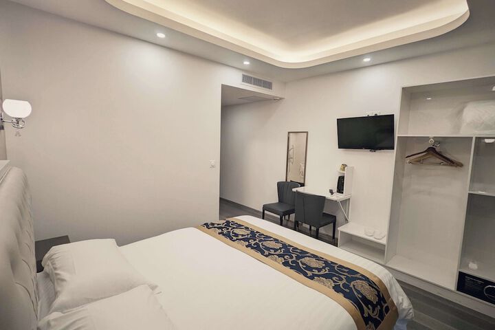 Room 16 of 37