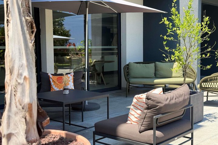Lounge 101 of 130