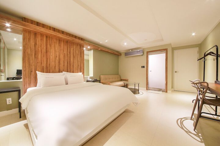 Room 12 of 44