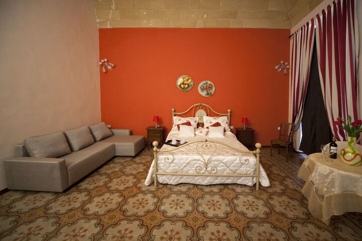 Room 12 of 90
