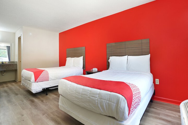 1 Queen Bed (1 of 19)