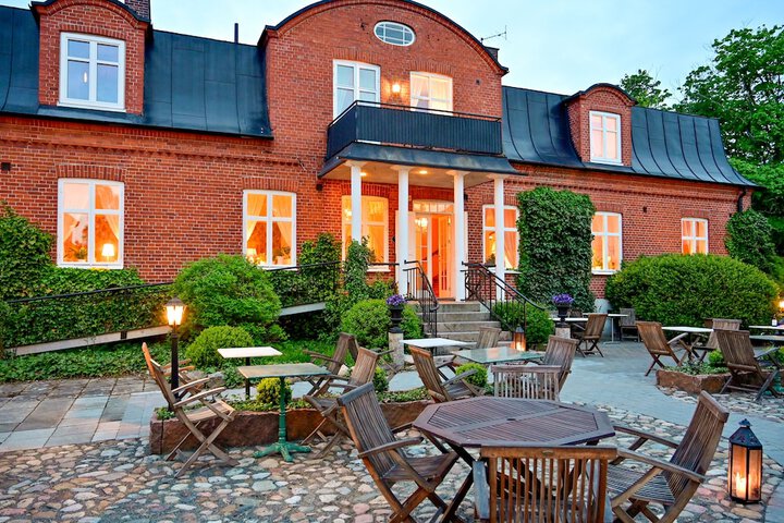Exterior of Kastanjelunds Wärdshus