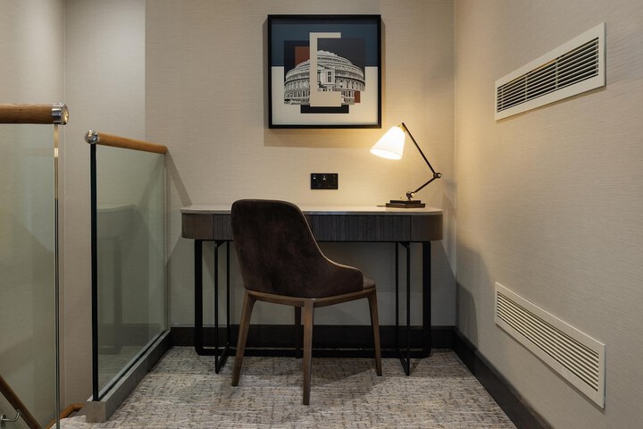 Room 35 of 114