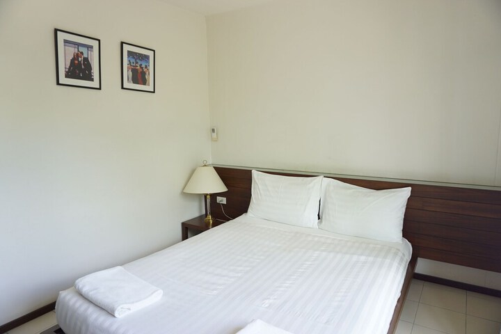 Room 4 of 52
