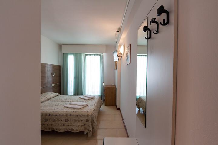 Room 19 of 42