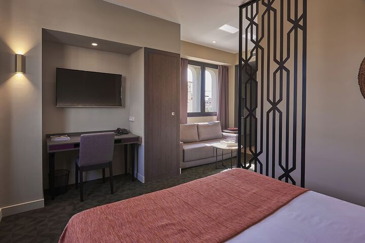 Room 7 of 27