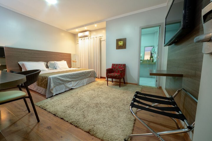 Room 8 of 48