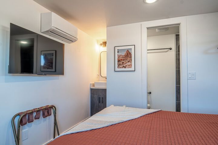 Room 11 of 120