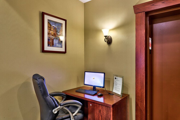 Business Center 46 of 50