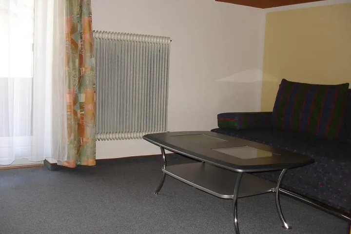 Room 7 of 12